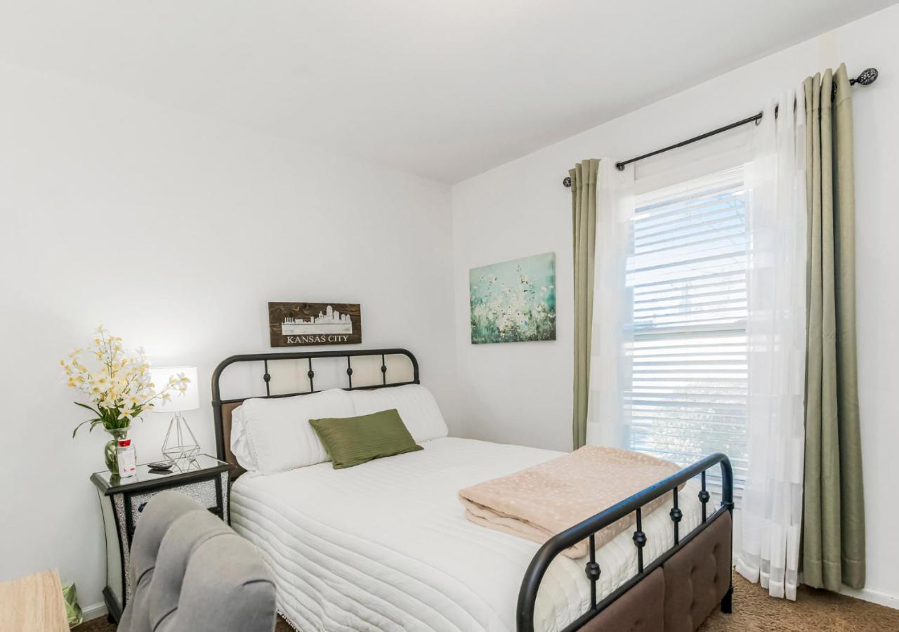 Becky & Marvels 420 Stay - Private Room แคนซัสซิตี ภายนอก รูปภาพ