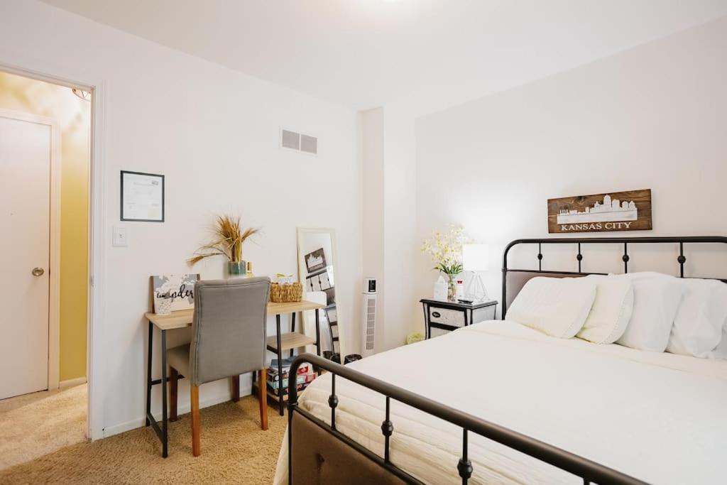 Becky & Marvels 420 Stay - Private Room แคนซัสซิตี ภายนอก รูปภาพ