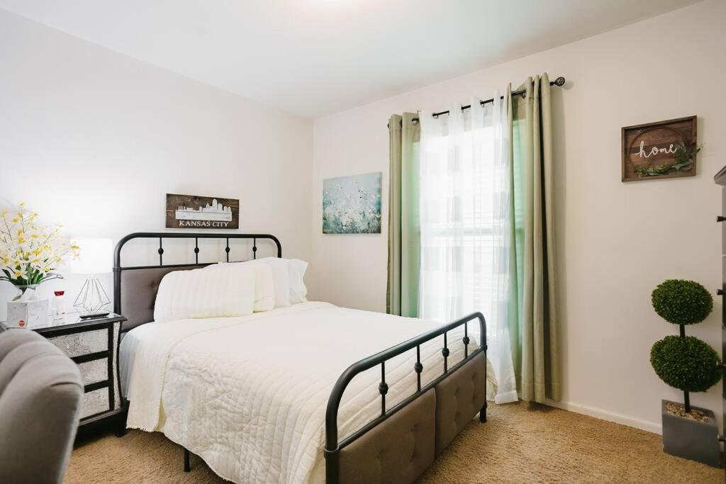 Becky & Marvels 420 Stay - Private Room แคนซัสซิตี ภายนอก รูปภาพ